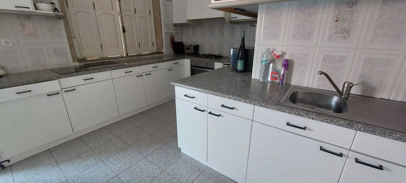 Apartamento T4 para Venda em Vila e Roussas Foto 5