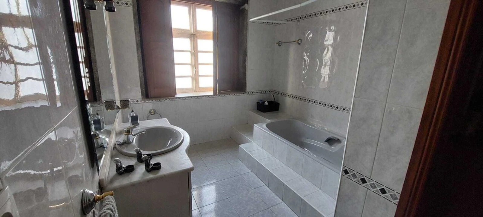 Apartamento T4 para Venda em Vila e Roussas Foto 8