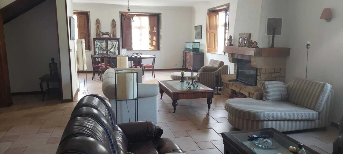 Apartamento T4 para Venda em Vila e Roussas Foto 2