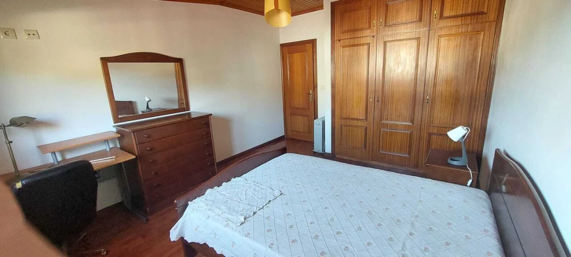 Apartamento T4 para Venda em Vila e Roussas Foto 13