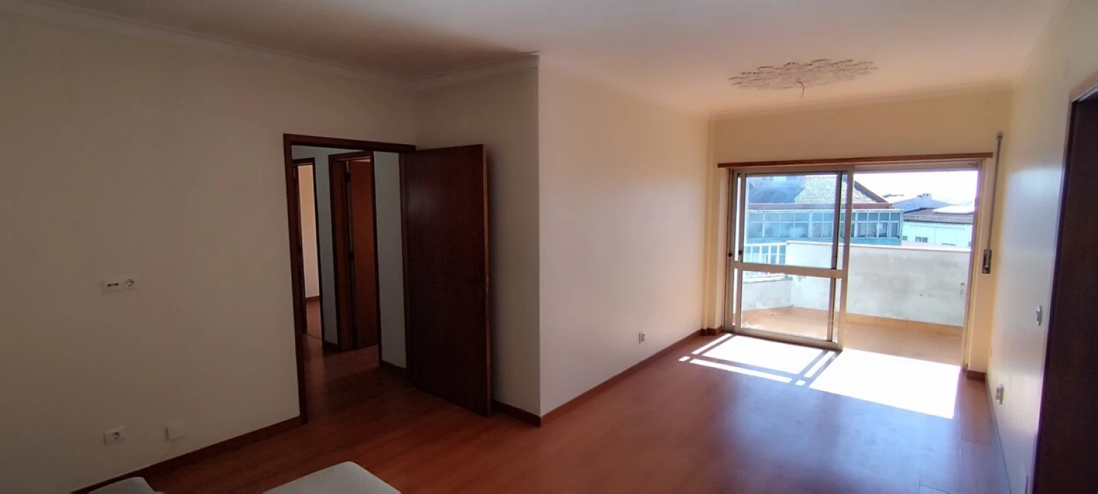 Apartamento T2 para Venda em Queluz e Belas Foto 3