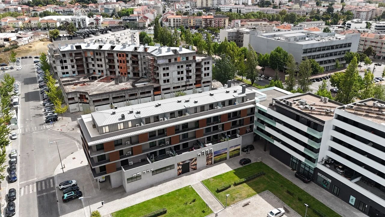 Apartamento T5 para Venda em Viseu Foto 48