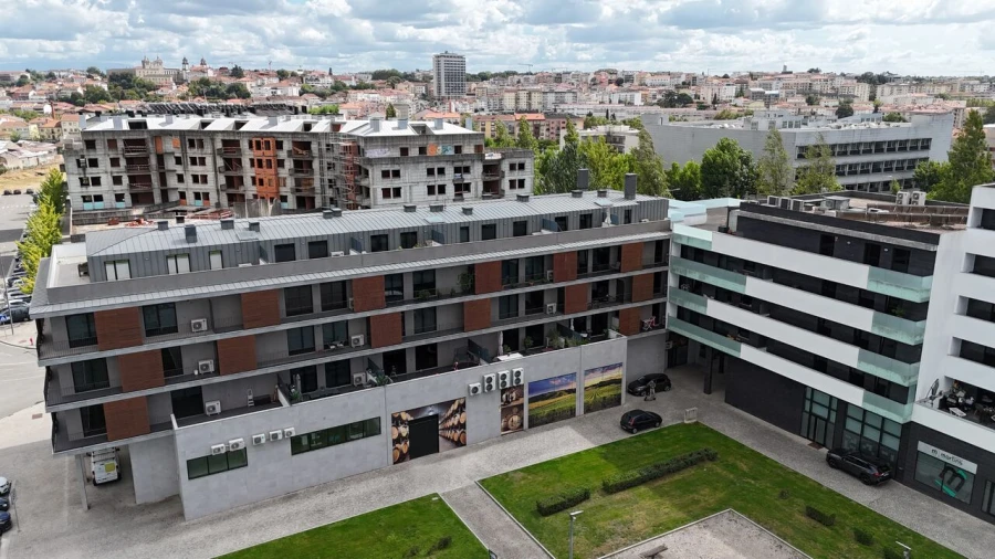 Apartamento T5 para Venda em Viseu Foto 51
