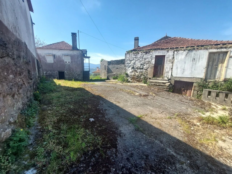 Moradia T2 para Venda em Chaviães e Paços Foto 1