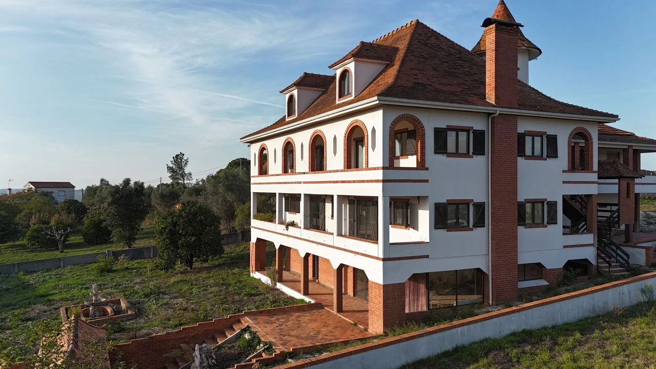 Moradia T12 para Venda em Colmeias e Memória Foto 1