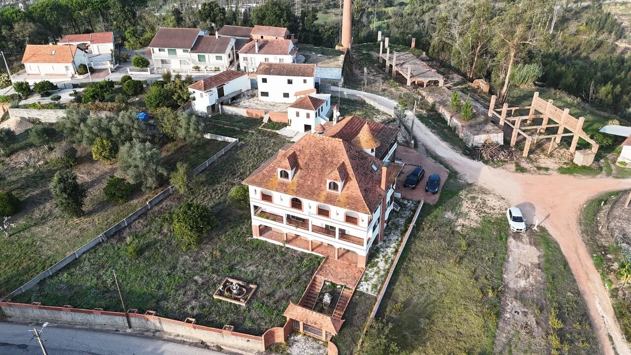 Moradia T12 para Venda em Colmeias e Memória Foto 4