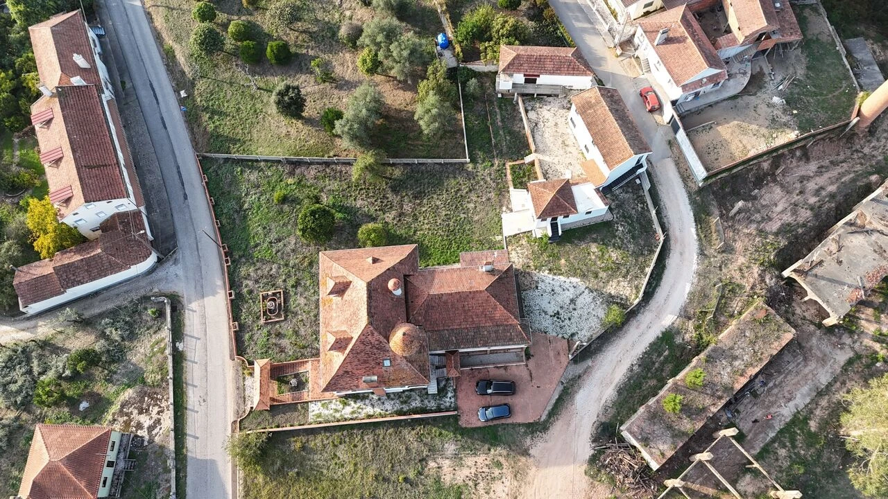 Moradia T12 para Venda em Colmeias e Memória Foto 5