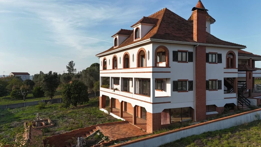 Moradia T12 para Venda em Colmeias e Memória Foto 1