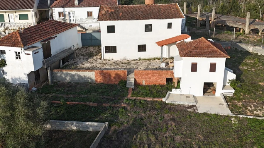 Moradia T12 para Venda em Colmeias e Memória Foto 8