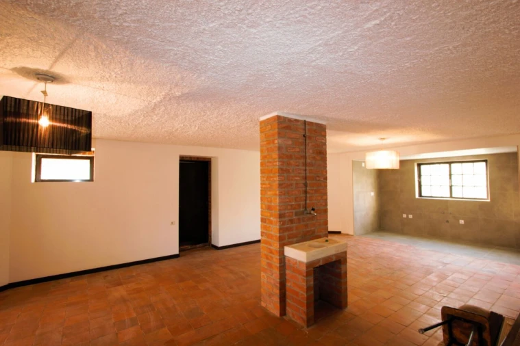 Moradia T12 para Venda em Colmeias e Memória Foto 49