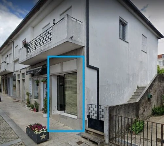 Loja para Arrendamento em Vila e Roussas Foto 1