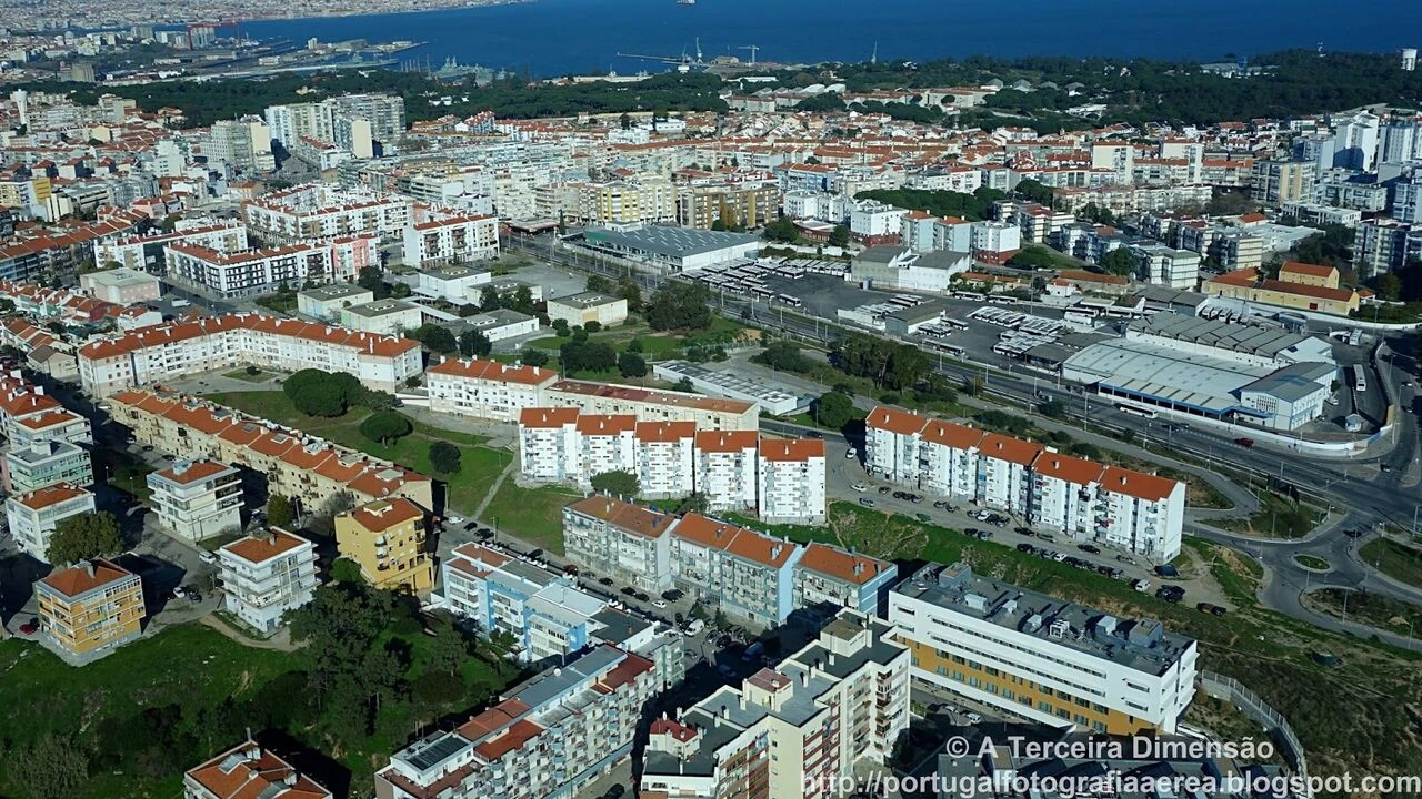 Loja para Venda em Laranjeiro e Feijó Foto 1