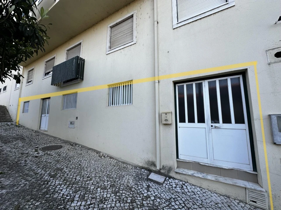 Armazém para Arrendamento em Santa Maria, São Pedro e Matacães Foto 1