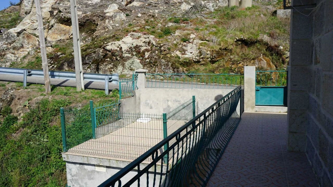 Moradia T4 para Venda em Vila e Roussas Foto 24