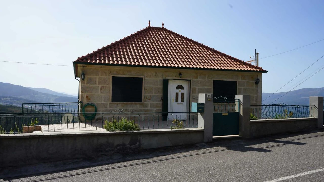 Moradia T4 para Venda em Vila e Roussas Foto 1