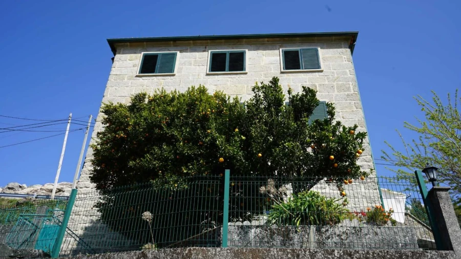 Moradia T4 para Venda em Vila e Roussas Foto 2