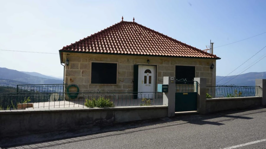 Moradia T4 para Venda em Vila e Roussas