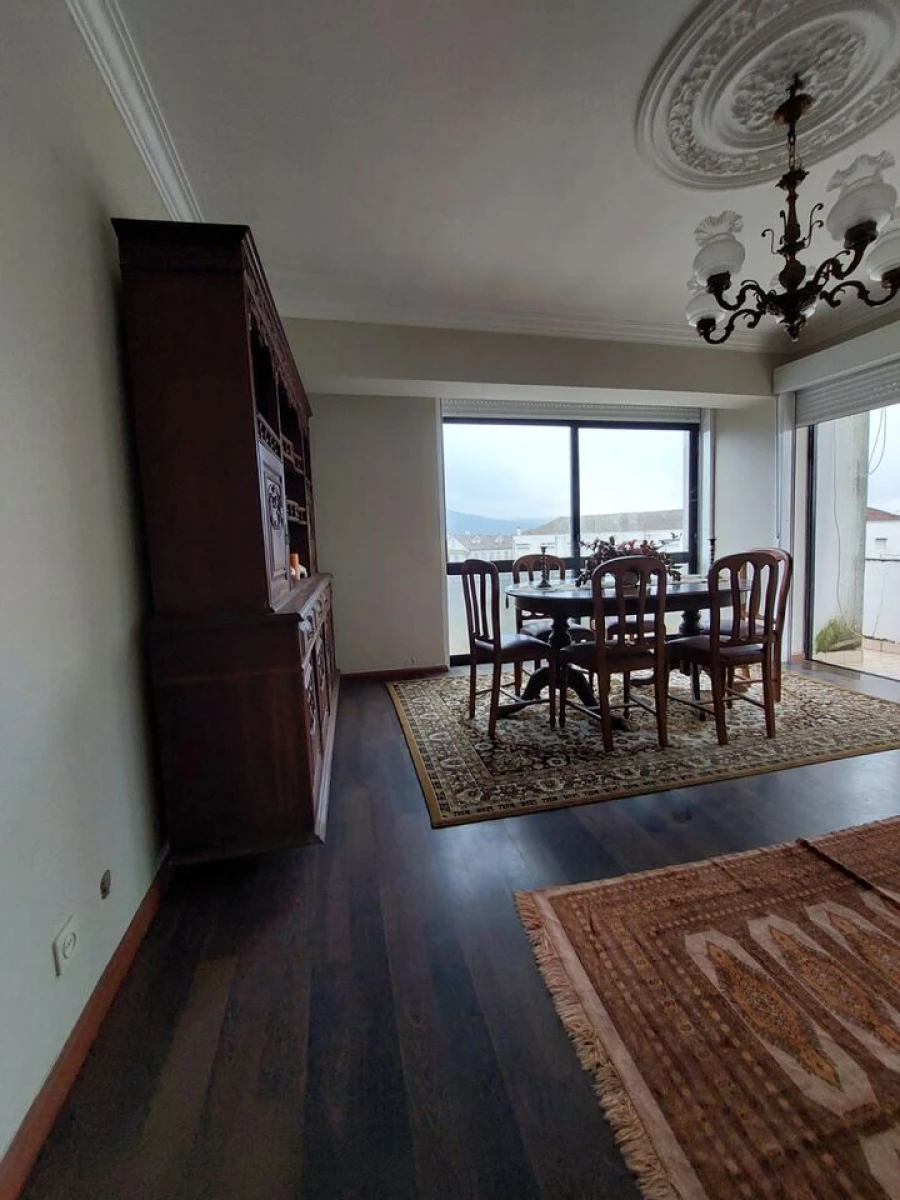 Apartamento T3 para Venda em Vila e Roussas Foto 2