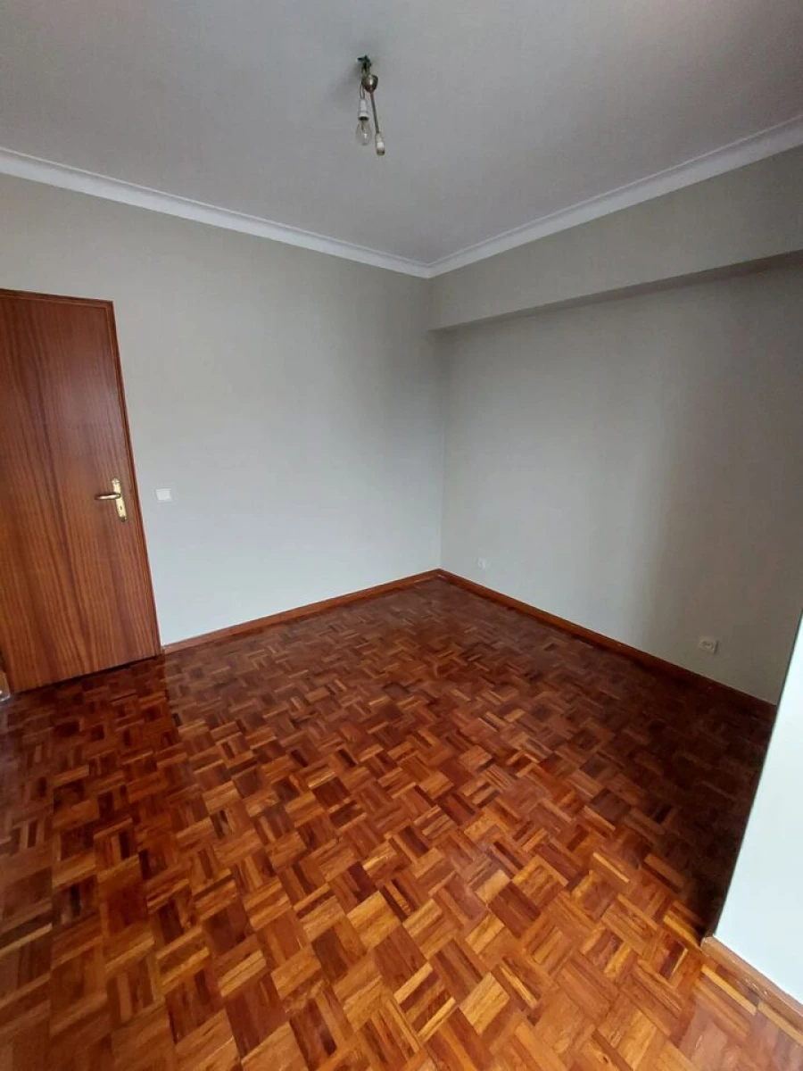 Apartamento T3 para Venda em Vila e Roussas Foto 12
