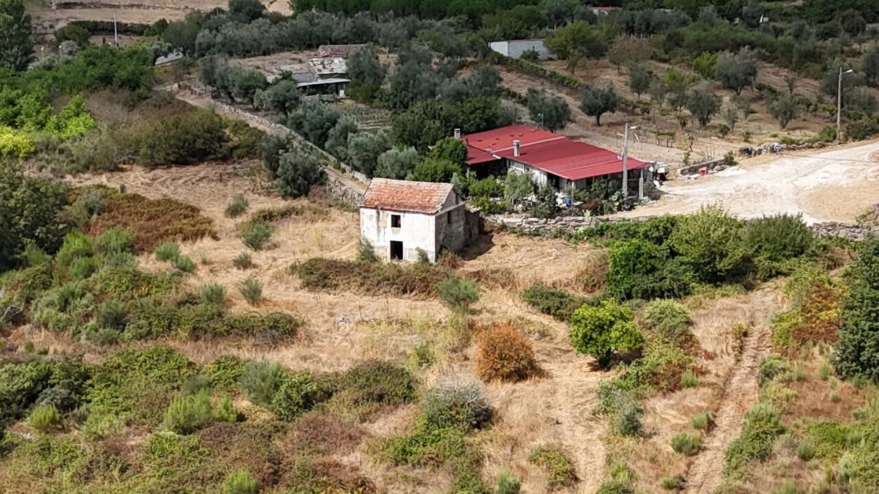 Quinta T2 para Venda em Santiago de Cassurrães e Póvoa de Cervães Foto 1