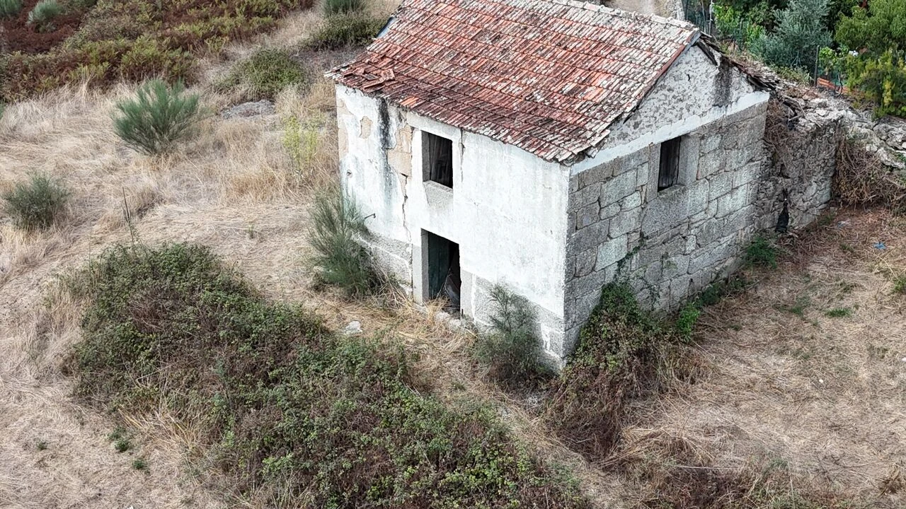 Quinta T2 para Venda em Santiago de Cassurrães e Póvoa de Cervães Foto 10