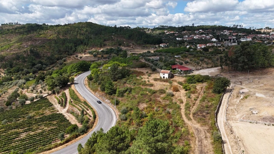 Quinta T2 para Venda em Santiago de Cassurrães e Póvoa de Cervães Foto 2