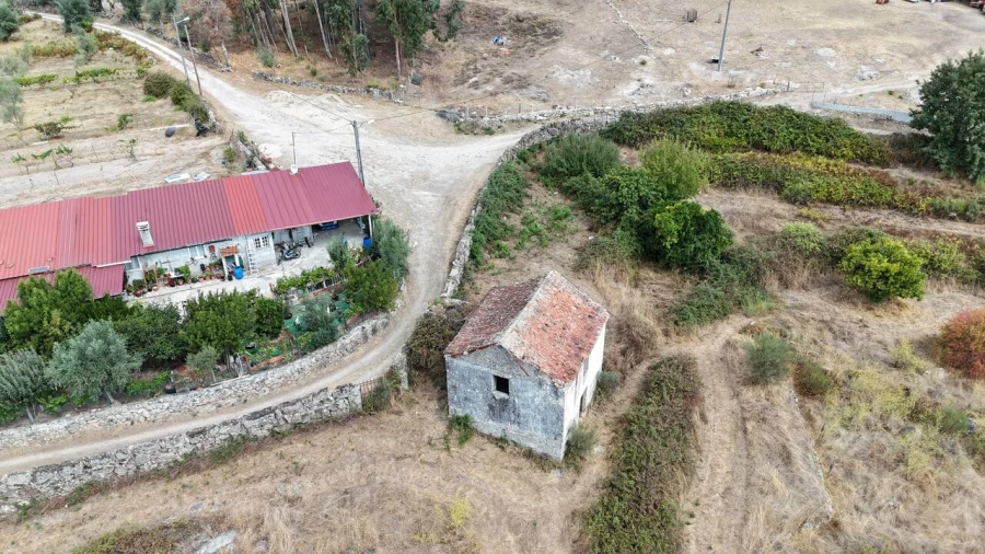 Quinta T2 para Venda em Santiago de Cassurrães e Póvoa de Cervães Foto 6