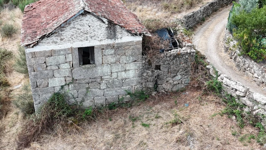 Quinta T2 para Venda em Santiago de Cassurrães e Póvoa de Cervães Foto 9