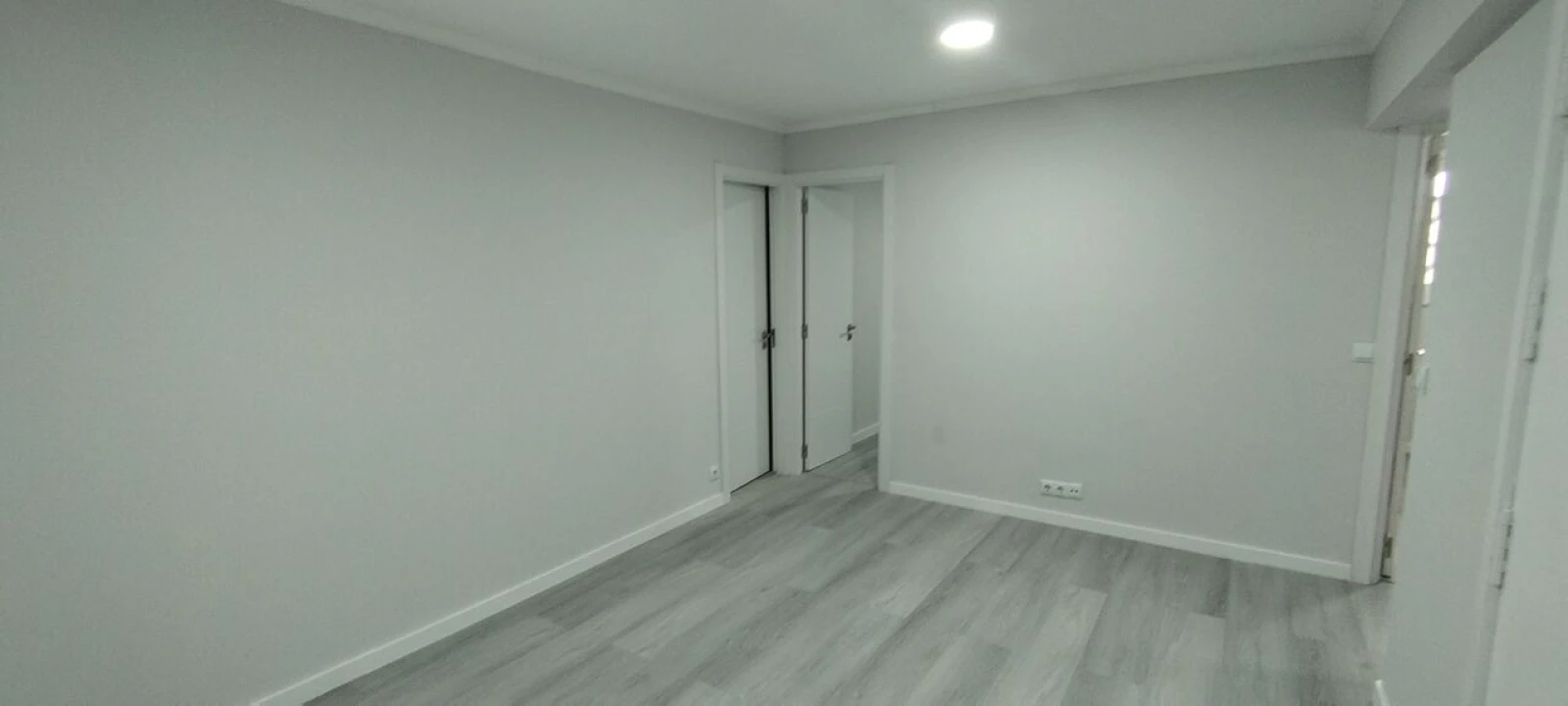 Apartamento T2 para Venda em Pontinha e Famões Foto 10
