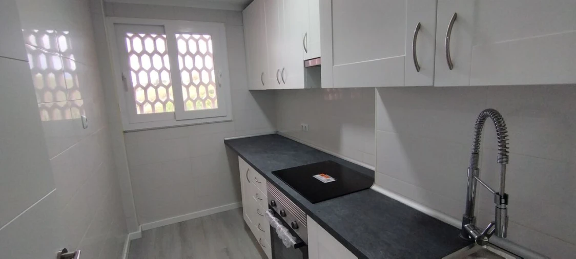 Apartamento T2 para Venda em Pontinha e Famões Foto 3