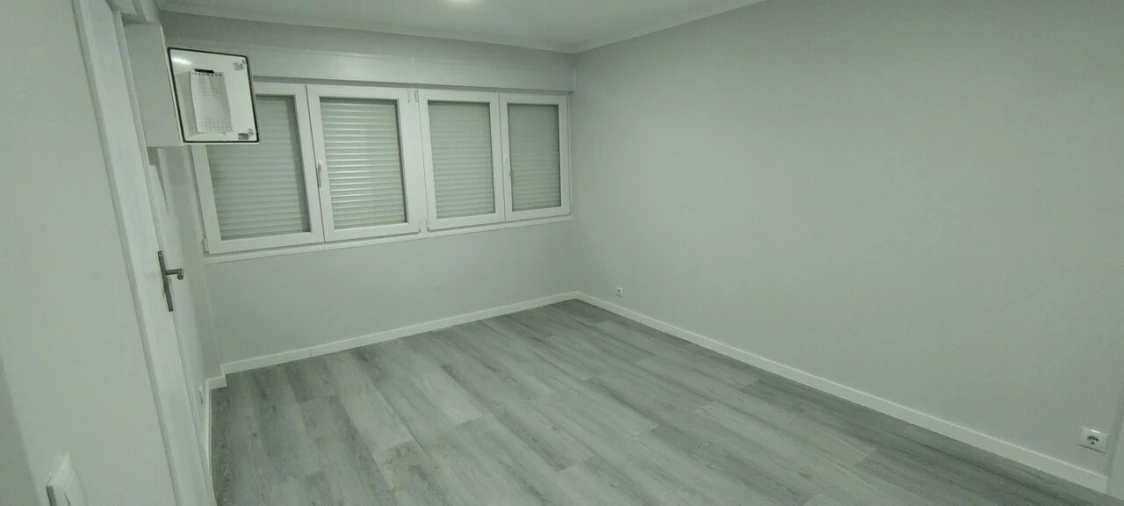 Apartamento T2 para Venda em Pontinha e Famões Foto 5