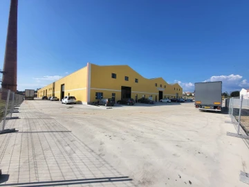 Armazém para Arrendamento em Algoz e Tunes