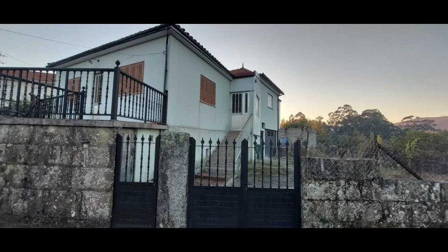 Moradia T2 para Venda em Vila e Roussas