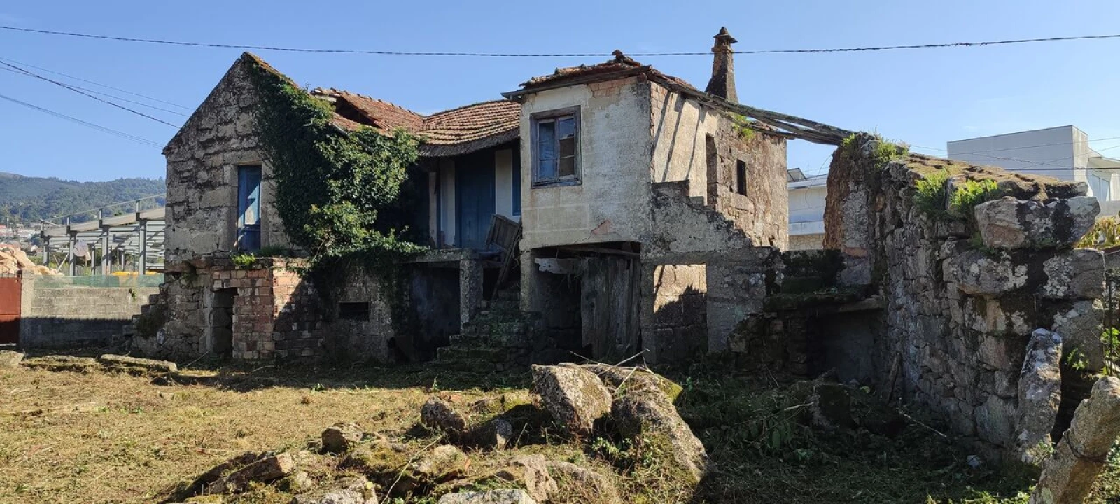 Moradia T4 para Venda em Prado e Remoães Foto 3