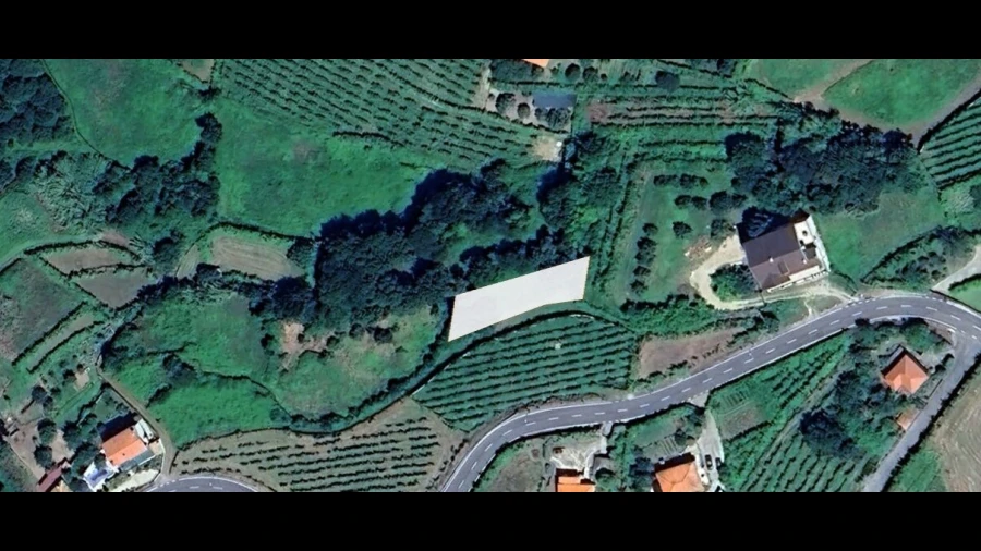 Terreno para Venda em Prado e Remoães