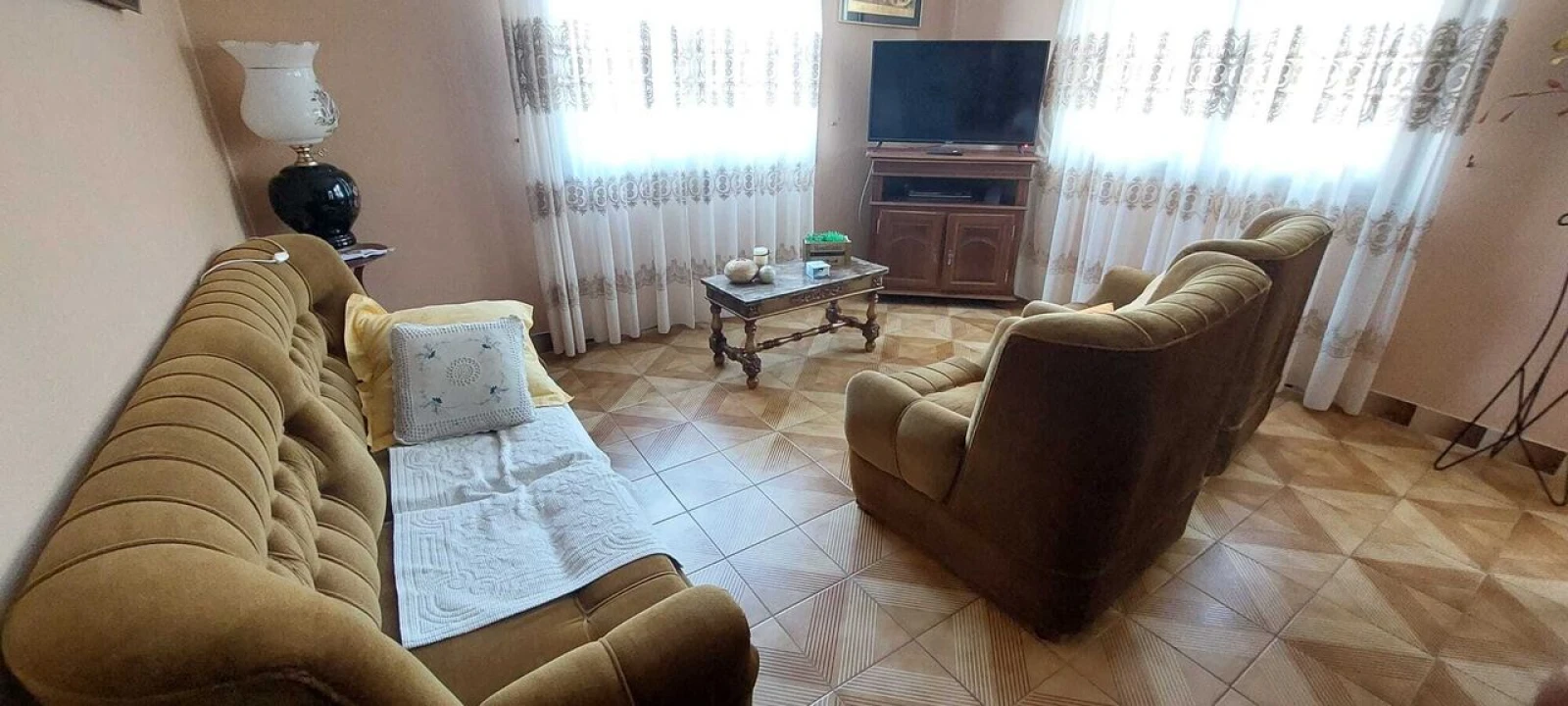 Moradia T4 para Venda em Vila e Roussas Foto 2