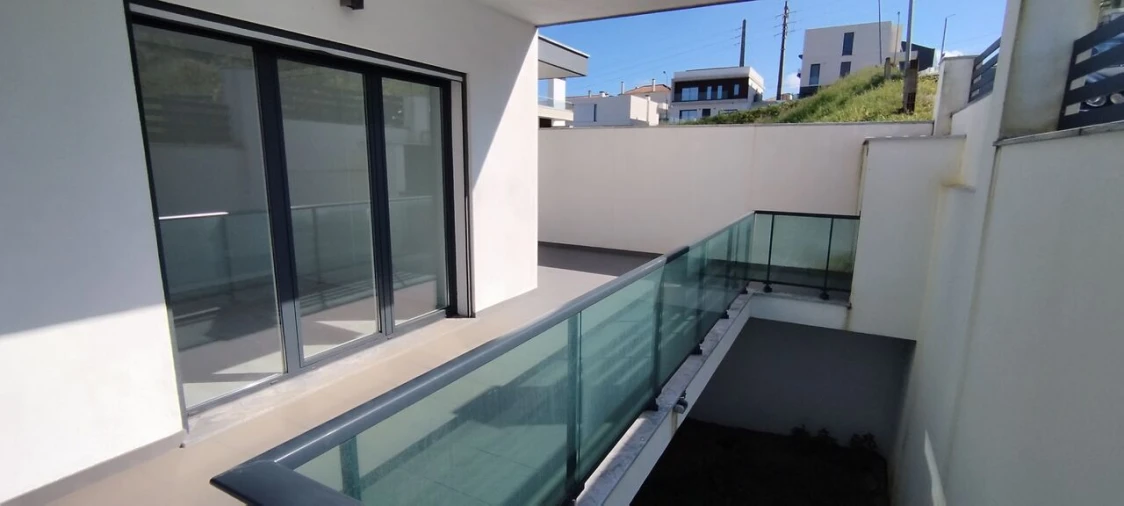 Moradia T5 para Venda em Pontinha e Famões Foto 3