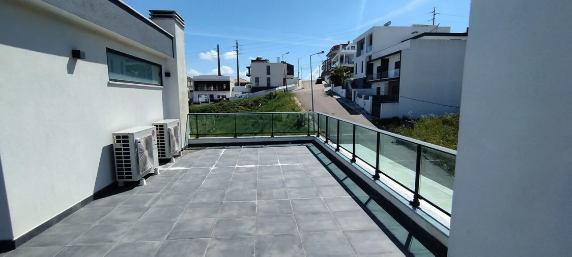 Moradia T5 para Venda em Pontinha e Famões Foto 12