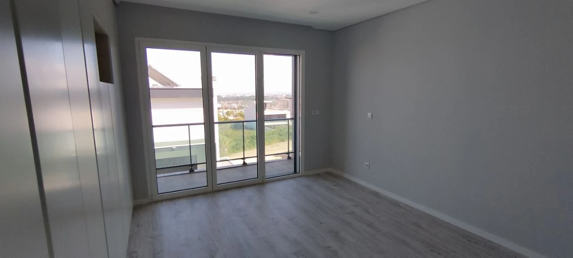 Moradia T5 para Venda em Pontinha e Famões Foto 15