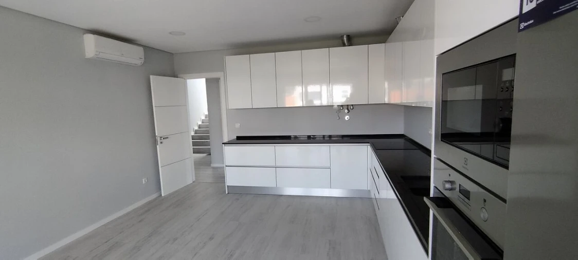 Moradia T5 para Venda em Pontinha e Famões Foto 24