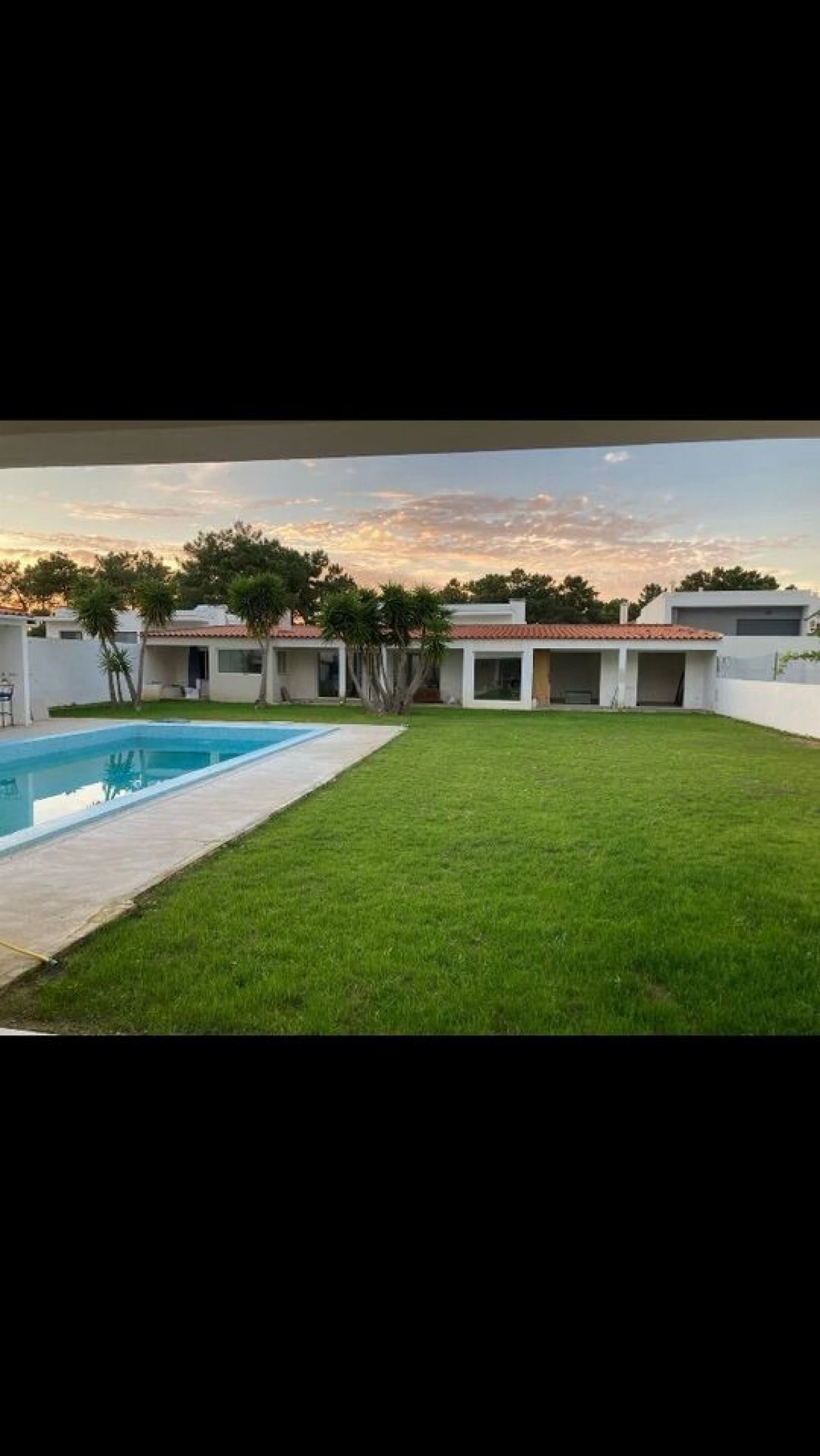 Moradia T5 para Venda em Charneca de Caparica e Sobreda Foto 2