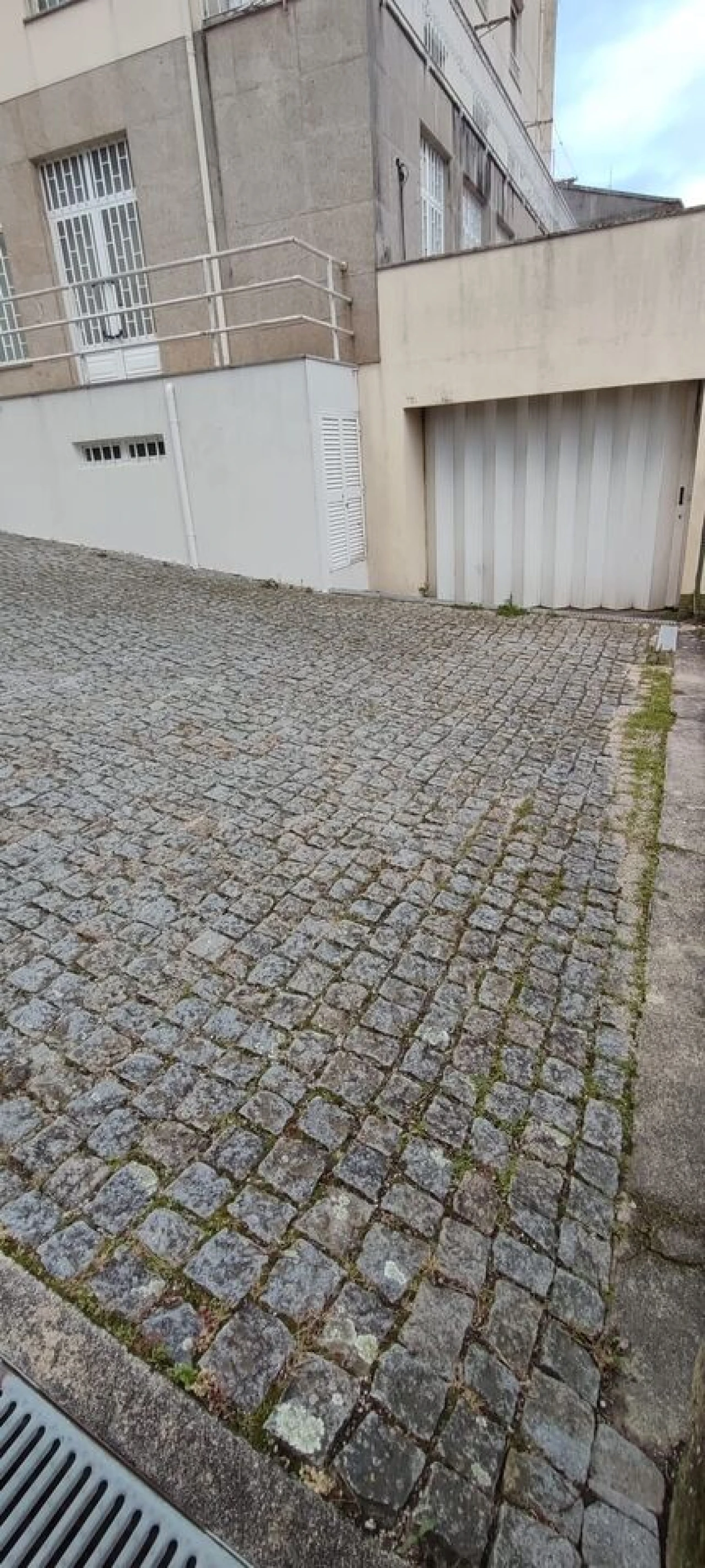 Garagem para Venda em Vila e Roussas Foto 1