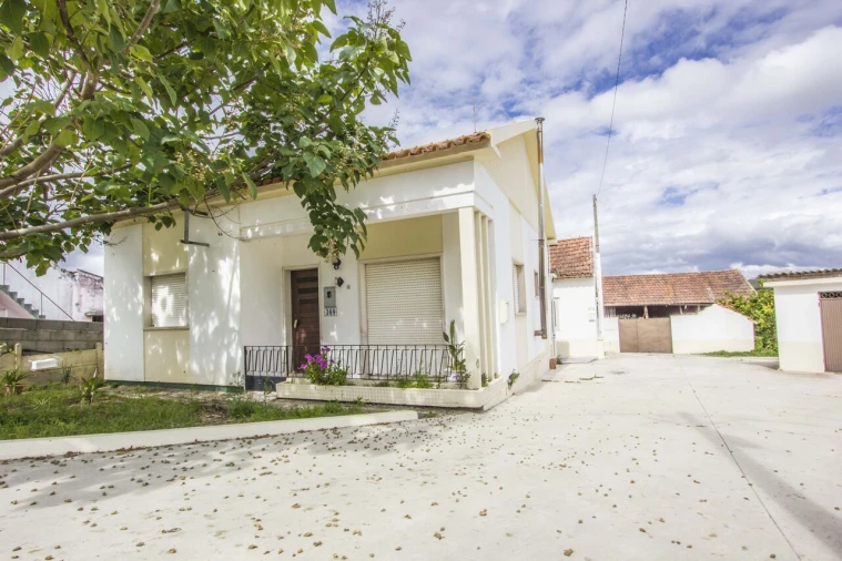 Moradia T4 para Venda em Parceiros e Azoia Foto 1