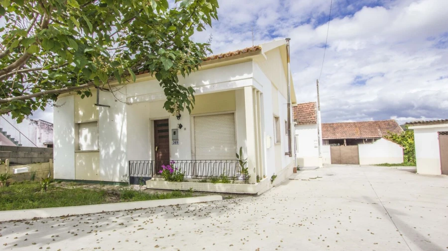 Moradia T4 para Venda em Parceiros e Azoia