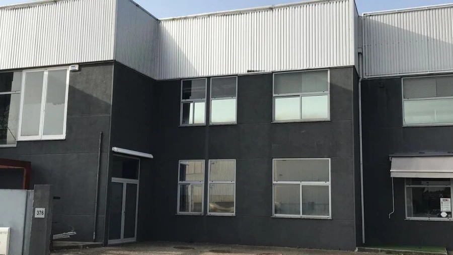 Armazém para Venda em Mazedo e Cortes