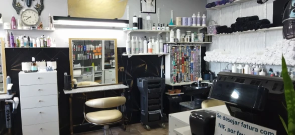 Loja para Venda em Santiago e São Simão de Litém e Albergaria dos Doze