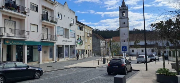 Loja para Venda em Santiago e São Simão de Litém e Albergaria dos Doze