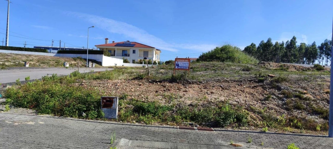 Terreno para Venda em Santiago e São Simão de Litém e Albergaria dos Doze