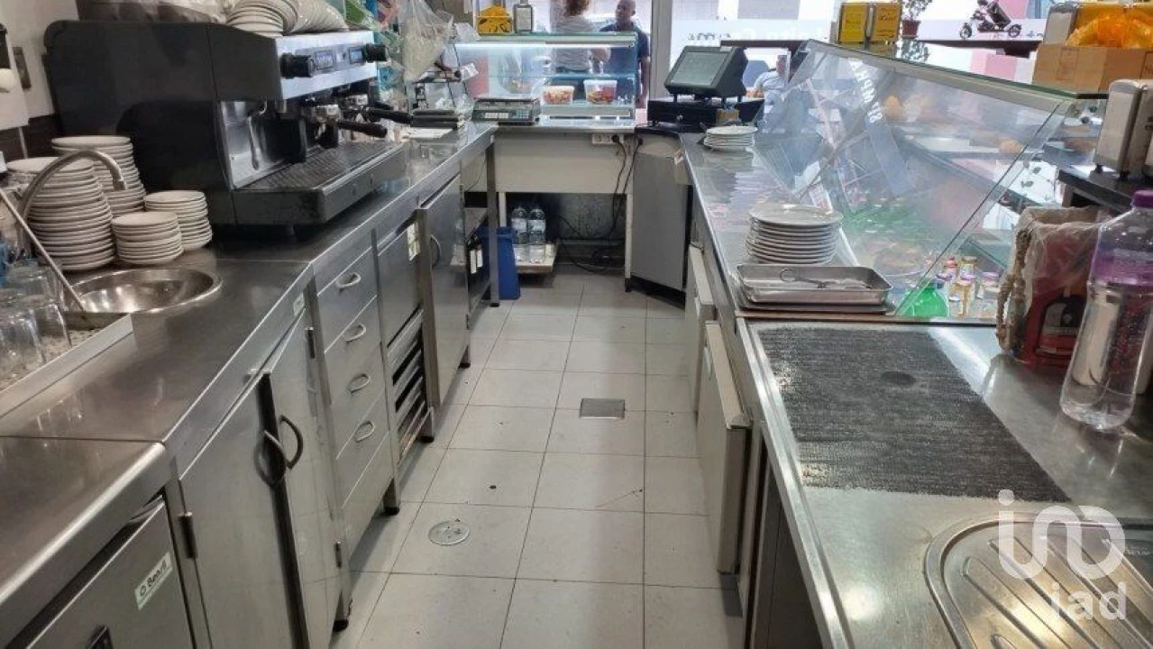 Loja para Venda em Póvoa de Santo Adrião e Olival Basto Foto 14