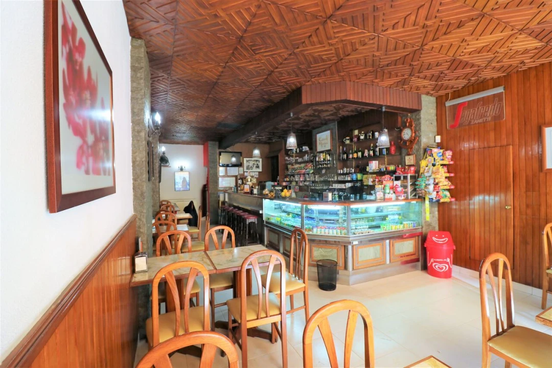 Loja para Venda em Oeiras e São Julião da Barra, Paço de Arcos e Caxias Foto 2